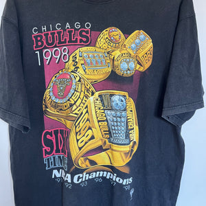 Chicago Bulls 1998 Six Time NBA Champions Ring T-Shirt (L)